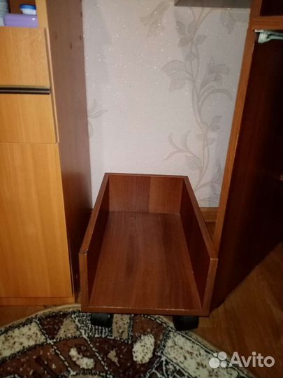 Компьютерный стол с тумбой