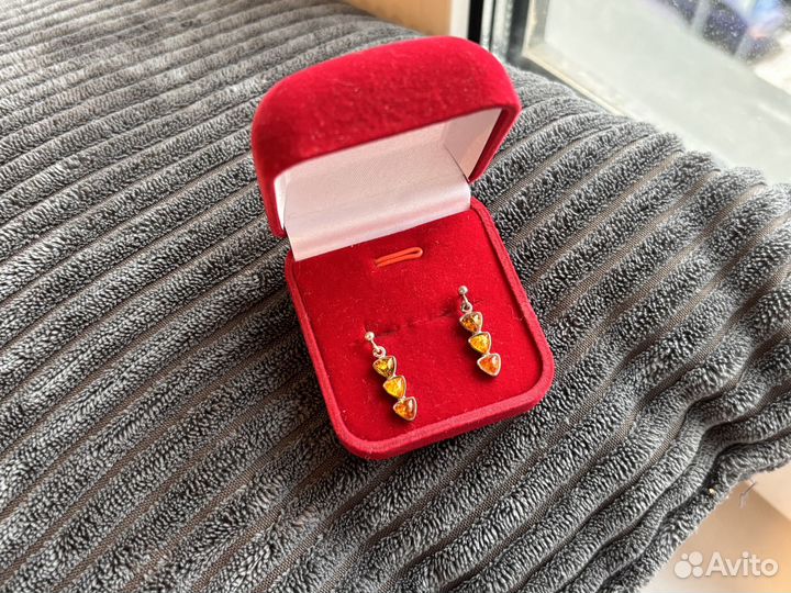 Серьги серебряные с янтарем