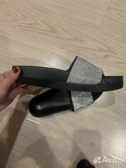 Тапочки со стразами