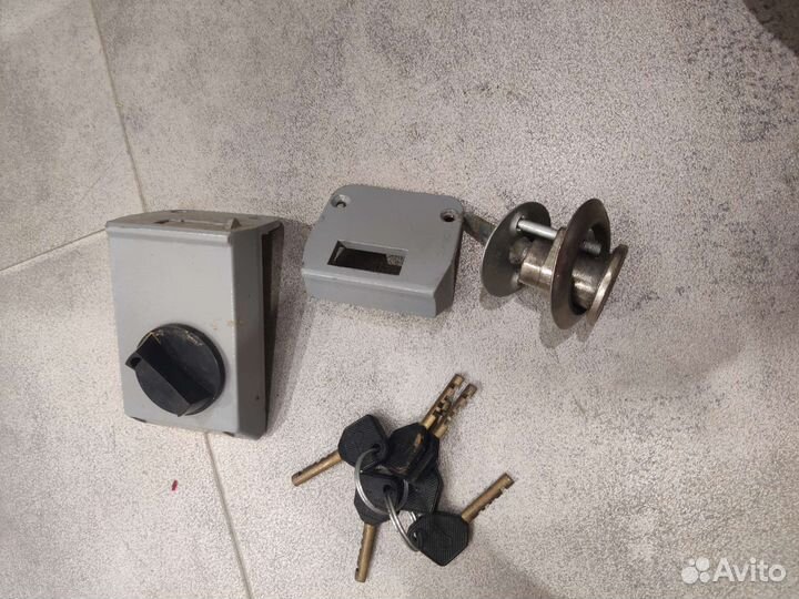 Дверной замок СССР накладной