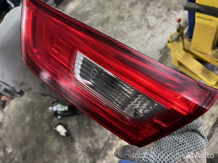 Фонарь задний Mitsubishi ASX в крышку багажника