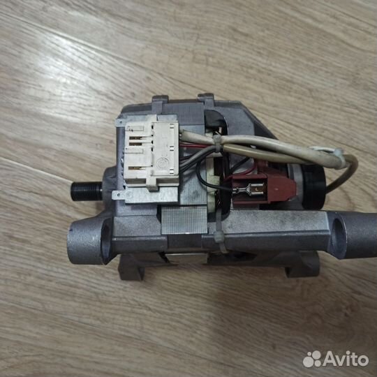 Двигататель стиральной машины indesiт/ariston