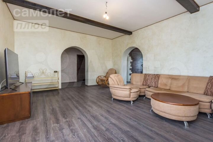 Дом 475,5 м² на участке 15,1 сот.