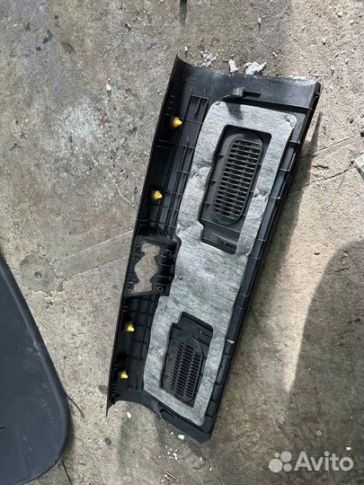 Обшивка задней панели хетчбек Kia rio 3