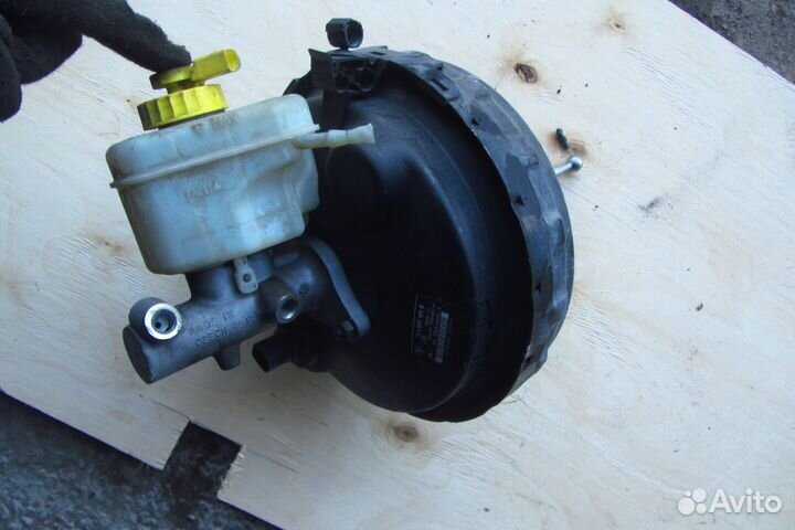 Бачок тормозного цилиндра на Porsche Cayenne 957