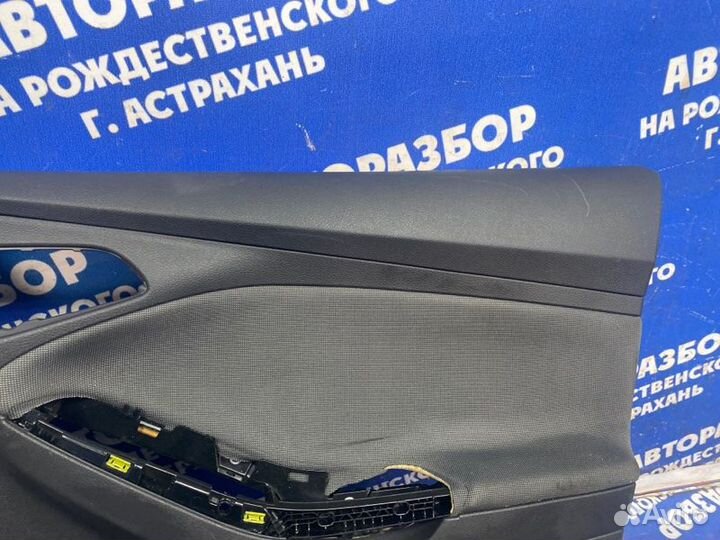 Передняя правая обшивка двери Ford Focus 3 седан