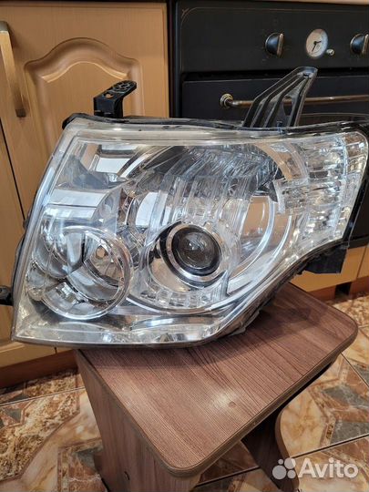 Фара Mitsubishi Pajero 4, передняя, левая, ксенон