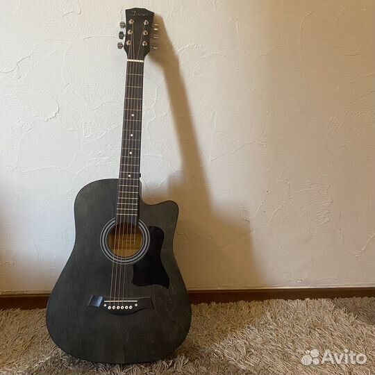 Акустическая гитара