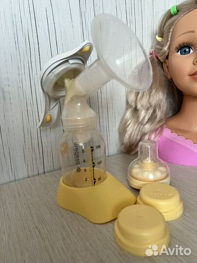 Молокоотсос Medela с соской