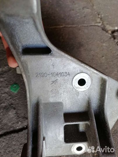 Кронштейн крепления генератора LADA granta