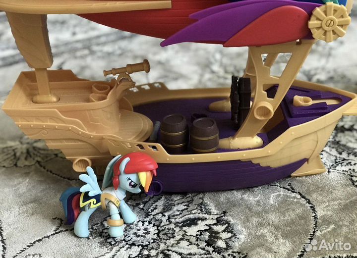 Корабль pony Пони фирменный и мотоцикл