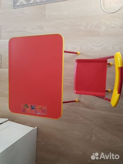 Детский стол со стулом