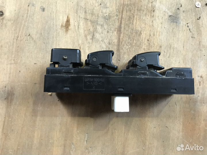 Блок управления стеклоподъемников Hyundai Sonata 4