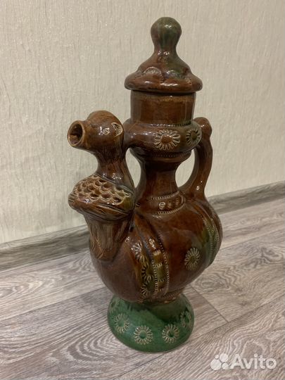 Глиняный кувшин для вина