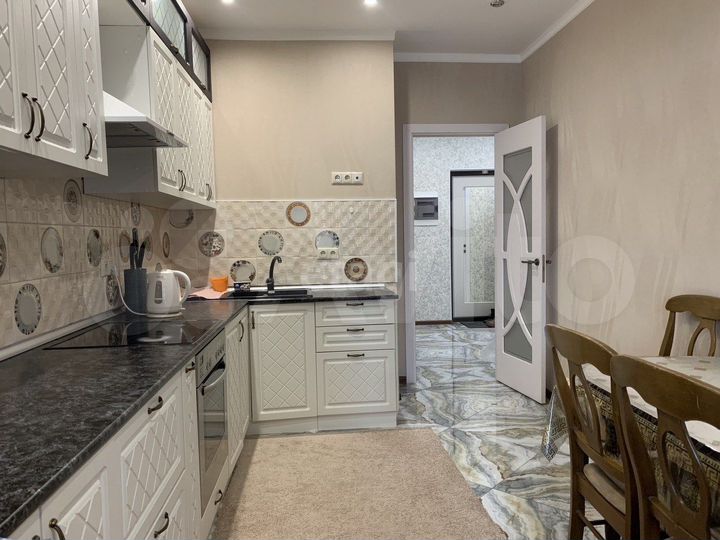 2-к. квартира, 60 м², 8/17 эт.