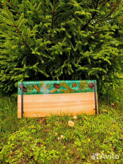 Поднос из эпоксидной смолы и дерева