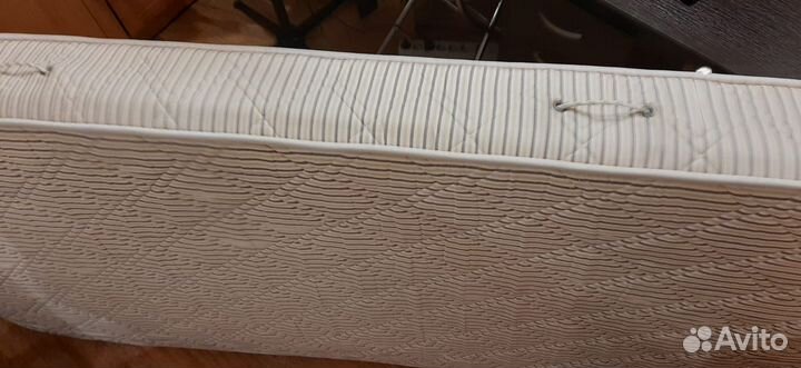 Раскладушка и матрац в хорошем состоянии