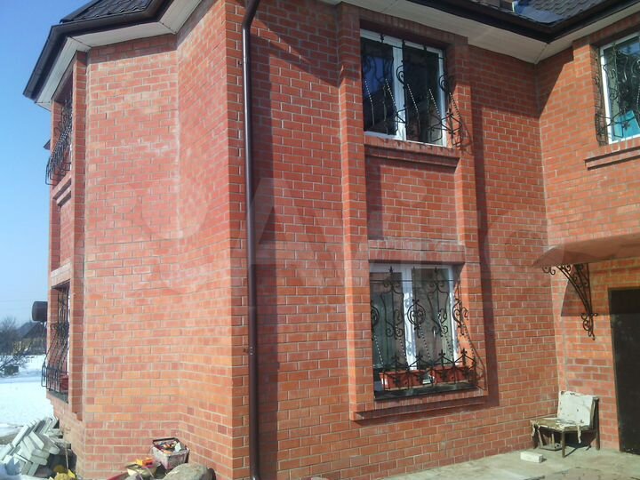 Коттедж 310 м² на участке 7 сот.