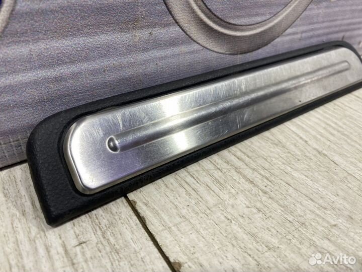 Накладка порога внутренняя nissan primera P12 Прав