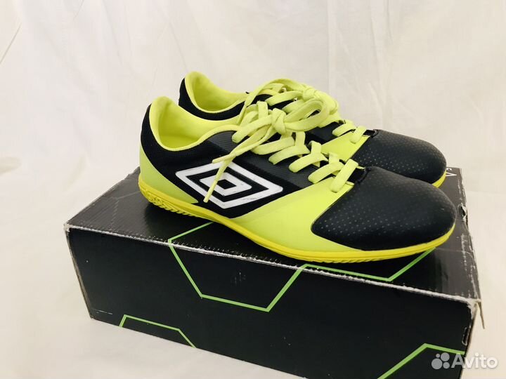 Umbro зал, улица 42,5 Eur