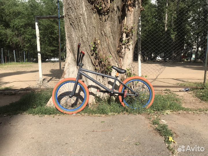 Трюковой велосипед BMX