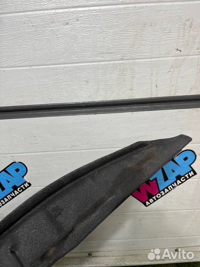 Пыльник крыла правый передний переднего правого