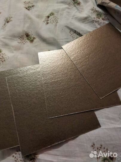 Слюда примерно 15*15 см, толщина 0,5