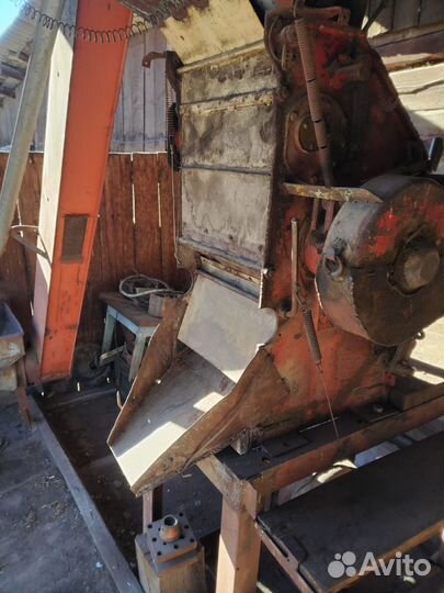 Мельница для зерна бу