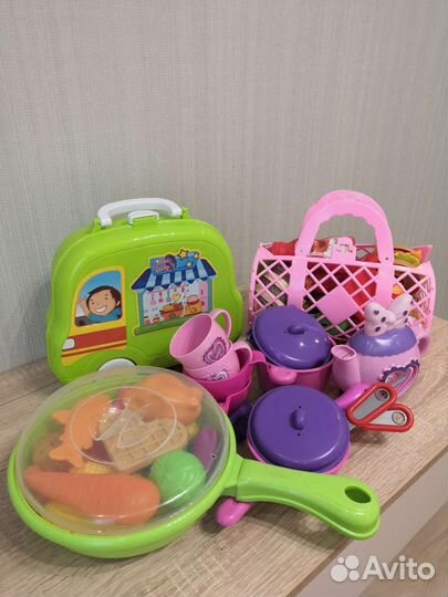 Детская посуда, муляжи еды