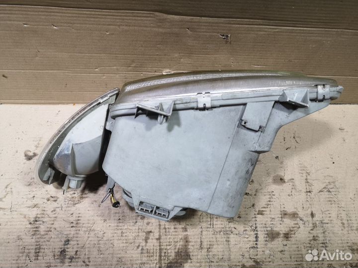 Б/У Б/У Фара A6388202261 на Mercedes-Benz V-Class