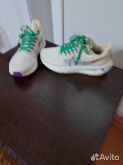 Продам кроссовки мужские