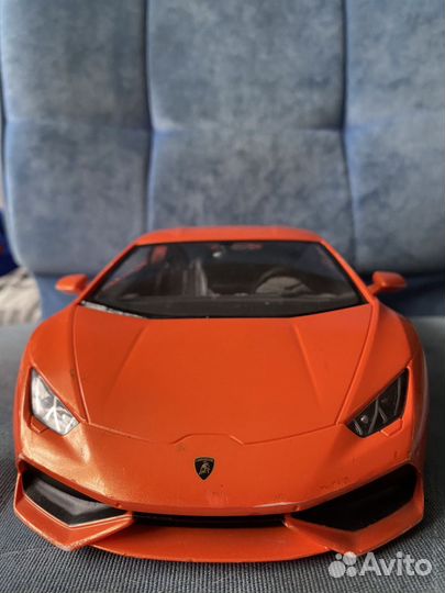 Игрушечный автомобиль