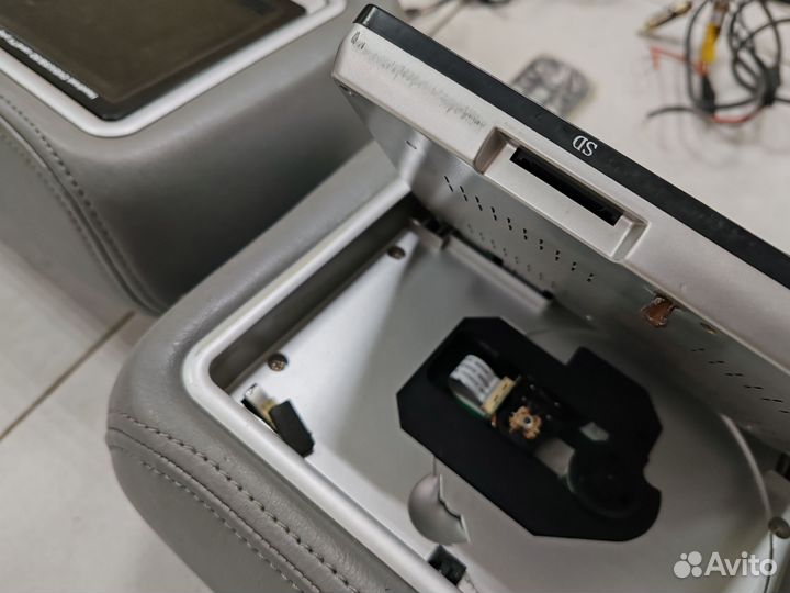 Подголовники с монитором