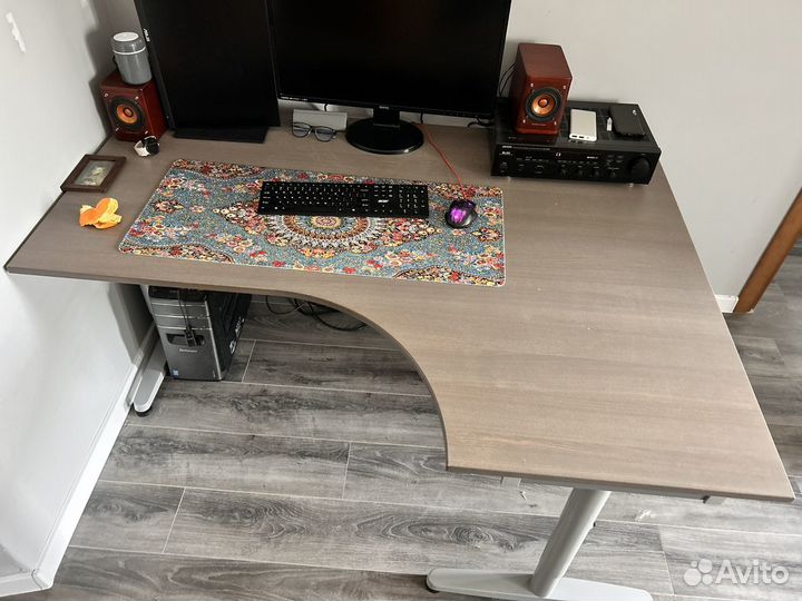 Угловой письменный стол IKEA