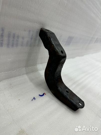 Кронштейн подножки порог Toyota Land Cruiser 200