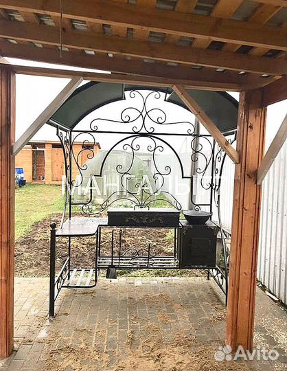 Мангал с крышей