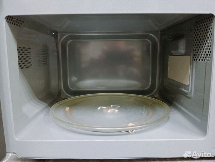 Микроволновая печь Tesler