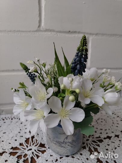 Весенняя композиция в горшочке