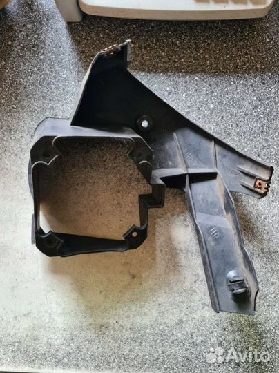 Рамка фары противотуманной левой Citroen Xsara Pic