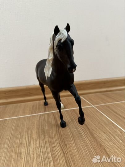 Лошади breyer