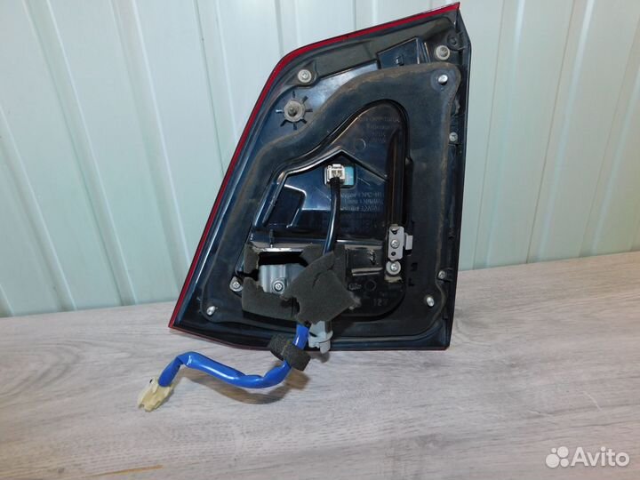 Фонарь левый внутренний Toyota Land Cruiser 200