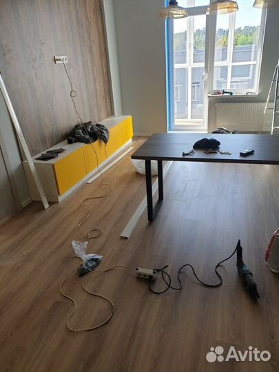 Укладка линолеума,ламината,плинтуса,склейка,фанер