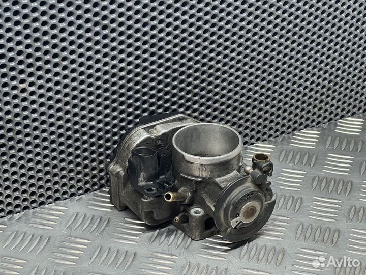 Заслонка дроссельная Volkswagen Passat B5