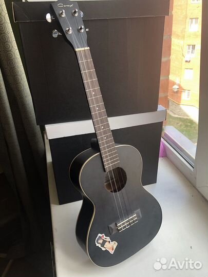 Укулеле тенор