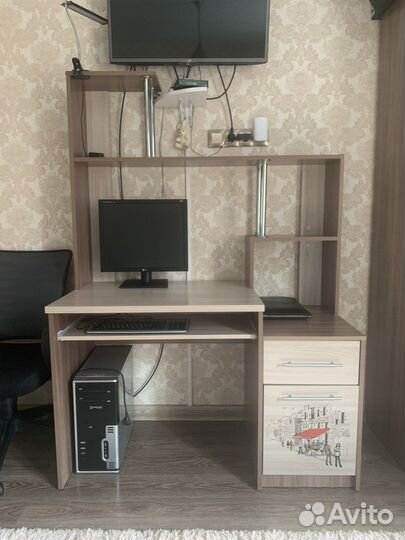 Компьютерный стол для школьника