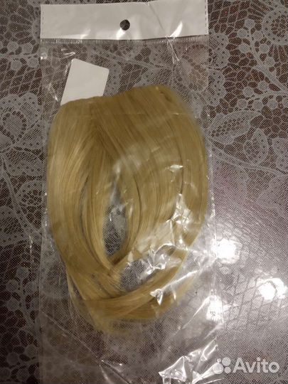 Волосы на заколках (чёлка) блонд