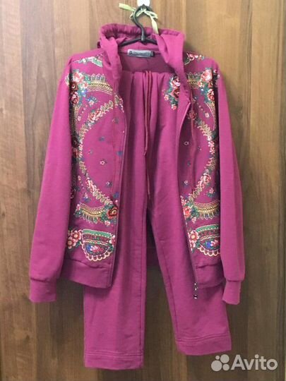 Спортивный костюм женский