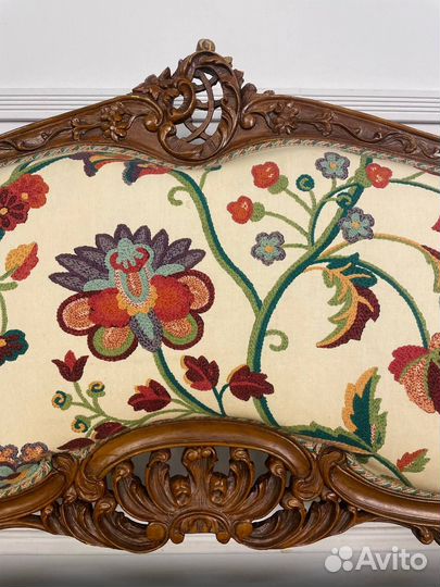 Антикварный диван-канапе