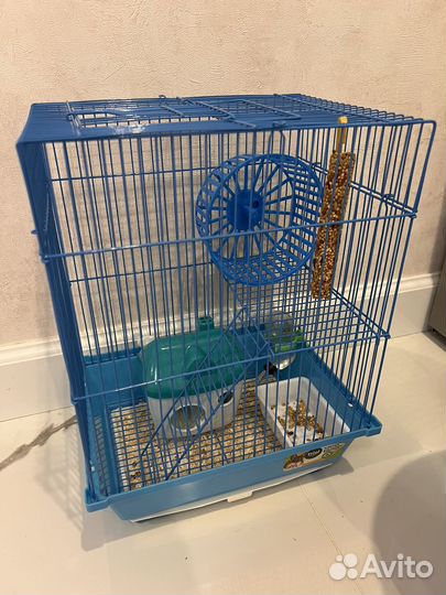 Хомяк с клеткой