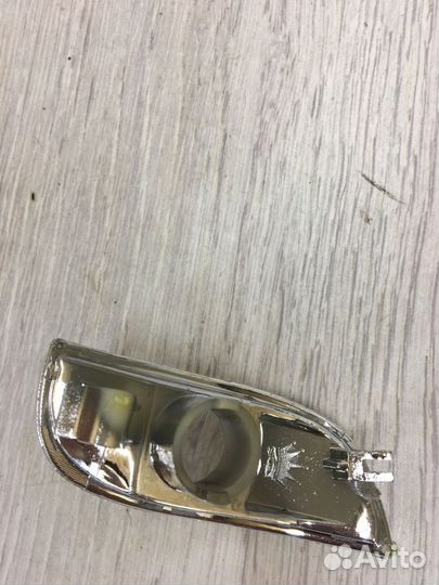 Повторитель поворотника в Крыло в Зеркало Renault